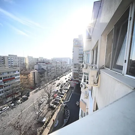 Le Petit Paris- , Dorobanti With A View