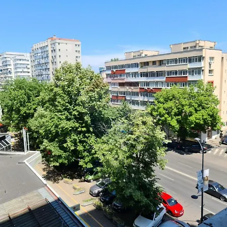 Le Petit Paris- , Dorobanti With A View