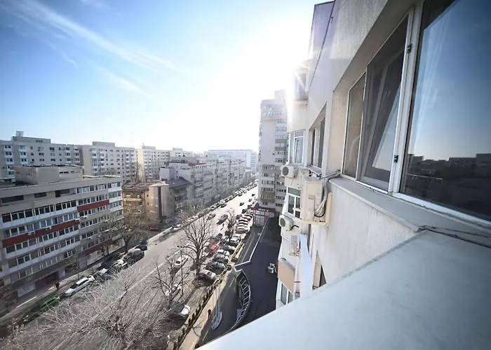 Le Petit Paris- , Dorobanti With A View